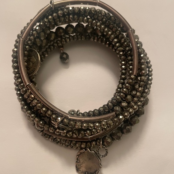 Love Heals wrap bracelet - Picture 2 of 2